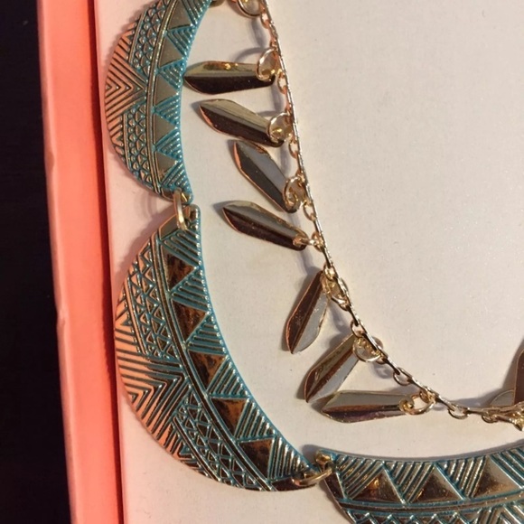 Gold And Green Aztec Pattern Necklace Earrings Set - Picture 5 of 6